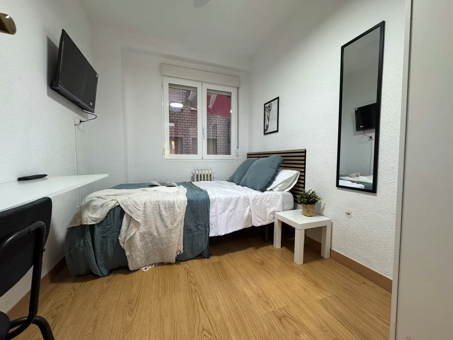 Chambre confortable pour étudiants disponible dans 