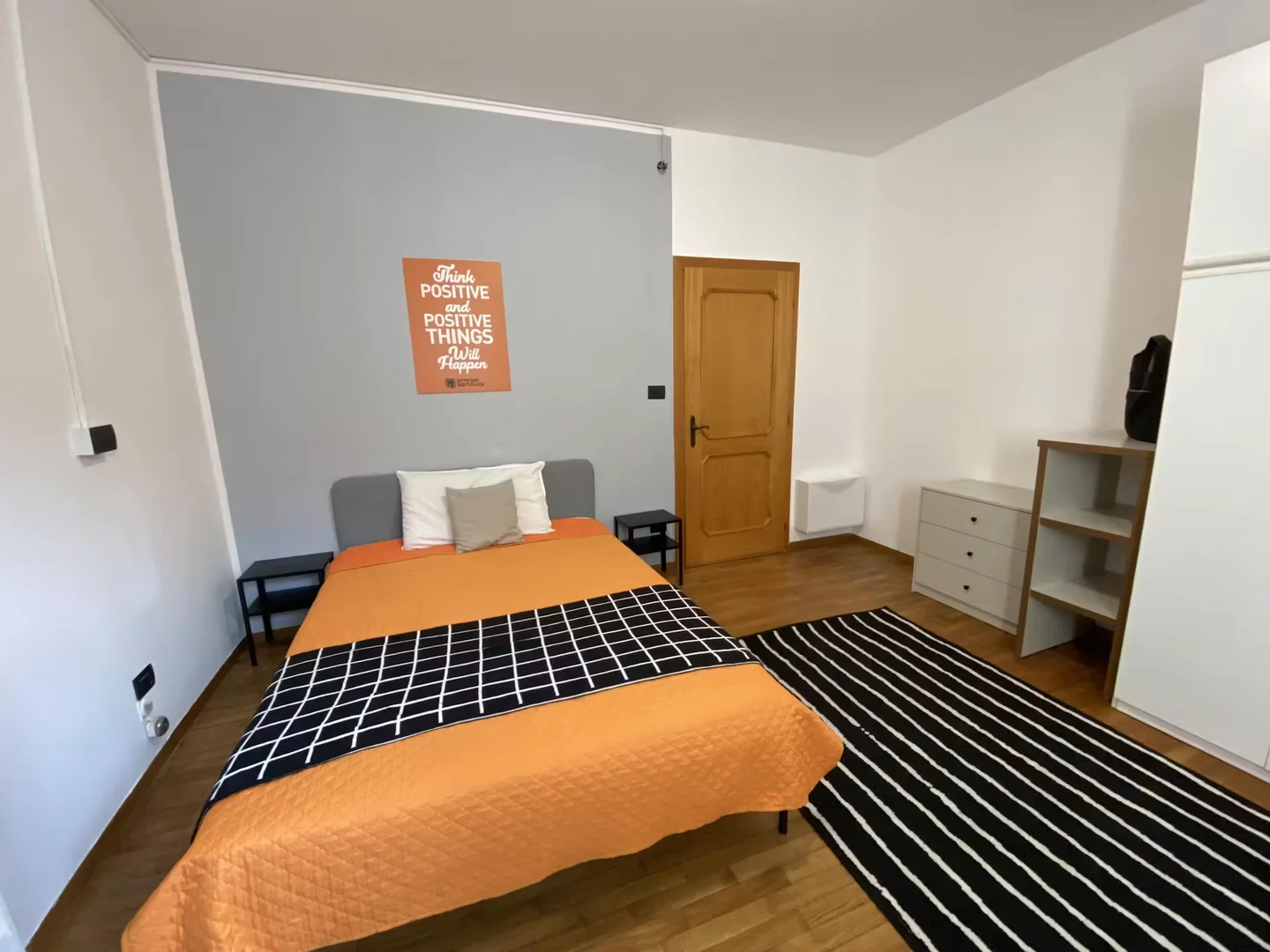 Functional student room perfect for studying in 