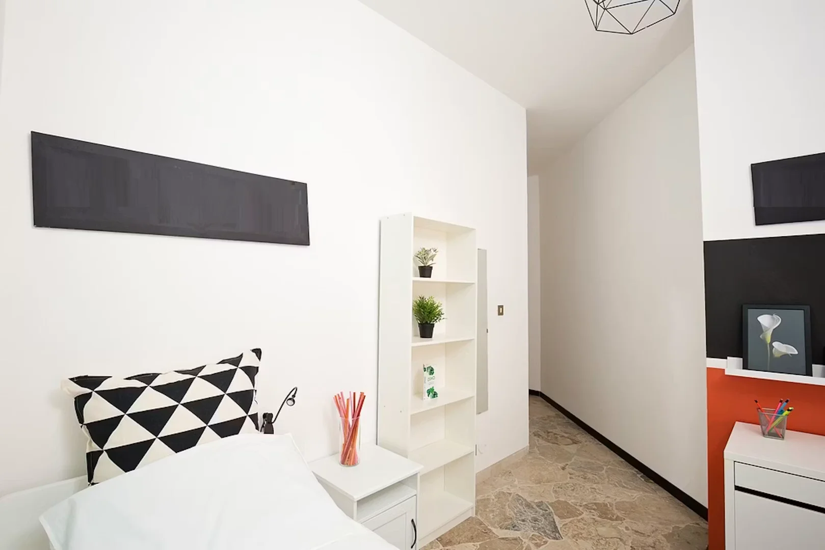 Comfortable and spacious student room in 