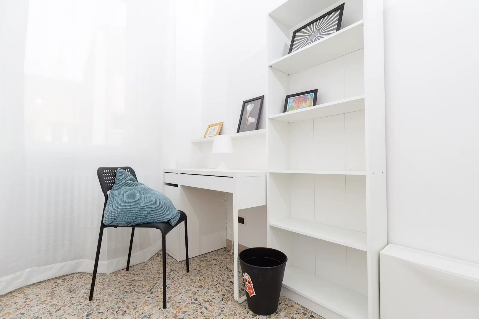 Habitación asequible para estudiantes con buena iluminación en 