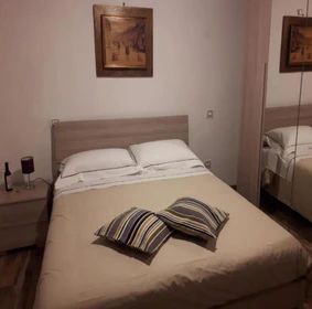 Quarto para alugar com cama de casal em Viterbo