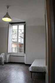 Room for rent in a shared flat in Genova