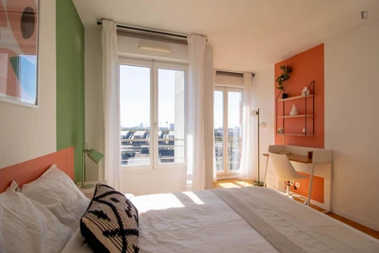 Renting rooms by the month in Saint-denis