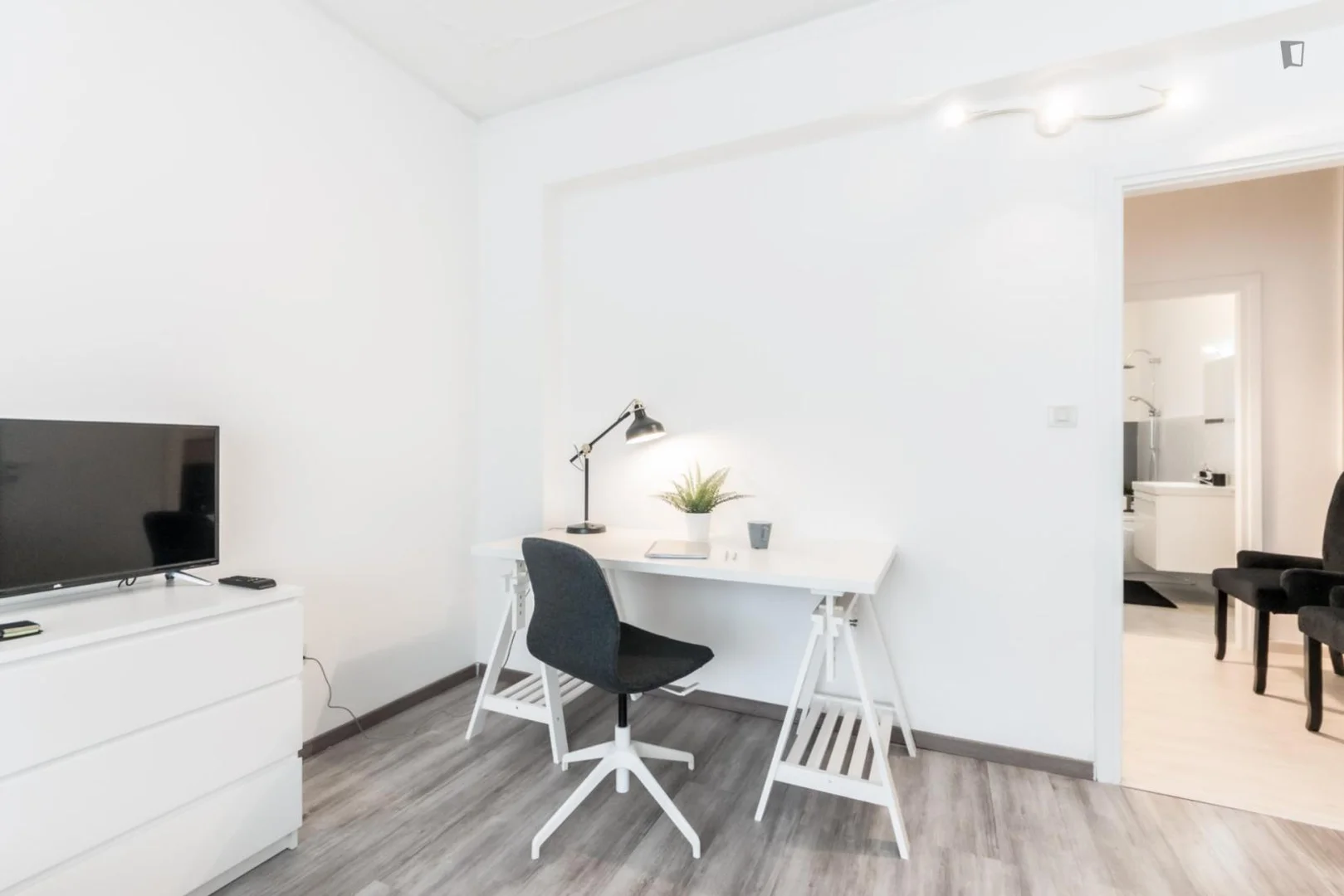 Habitación para estudiantes en  con área de estudio y facilidades compartidas