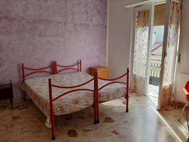 Jasny pokój prywatny w Reggio Calabria