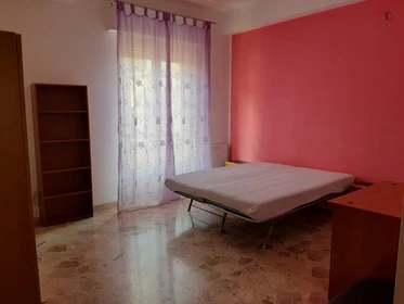 Chambre à louer dans un appartement en colocation à Reggio Calabria