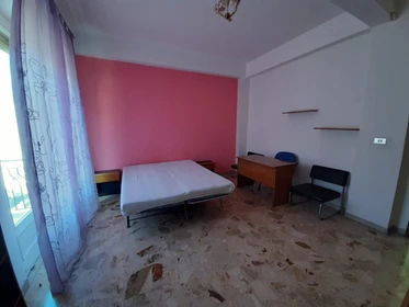 Chambre à louer dans un appartement en colocation à Reggio Calabria