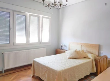 Chambre à louer dans un appartement en colocation à Vigo