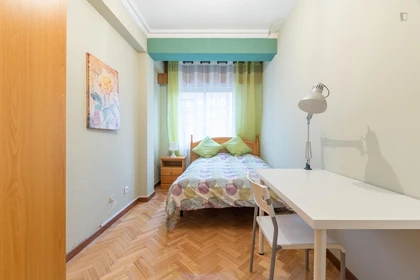 Chambre à louer dans un appartement en colocation à Alcala-de-henares