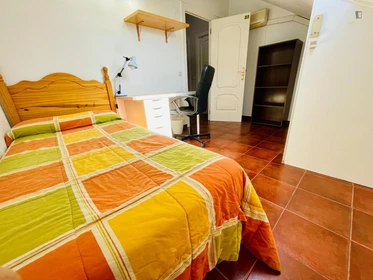 Habitación privada barata en Villanueva De La Cañada