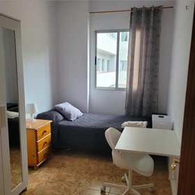 Cheap private room in Las Palmas (gran Canaria)