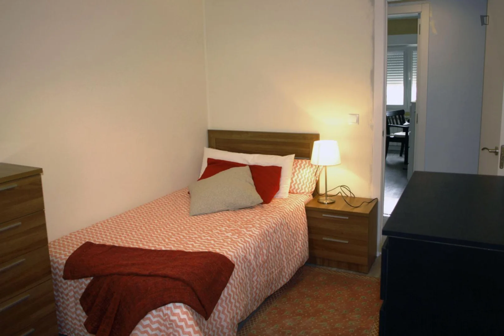 Budget-friendly student room close to campus in 