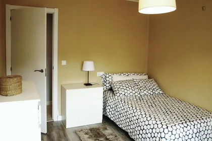 Private room at Calle San Melchor García Sampedro, image 1 of 5