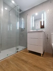 Private room at Calle Llano Ponte, image 10 of 19