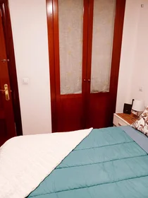 Quarto privado em Calle Granados, imagem 2 de 15