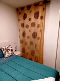 Quarto privado em Calle Granados, imagem 4 de 15
