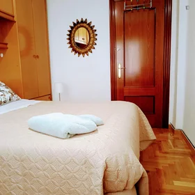 Chambre privée à Calle Granados, image 1 de 10