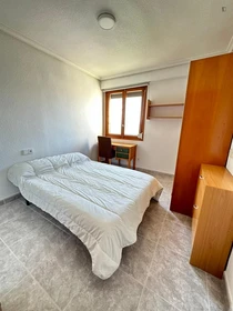 Quarto para alugar num apartamento partilhado em Alicante-alacant