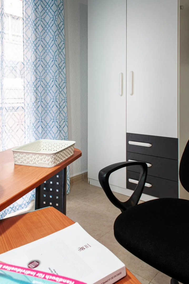 Student-friendly room in  with modern amenities