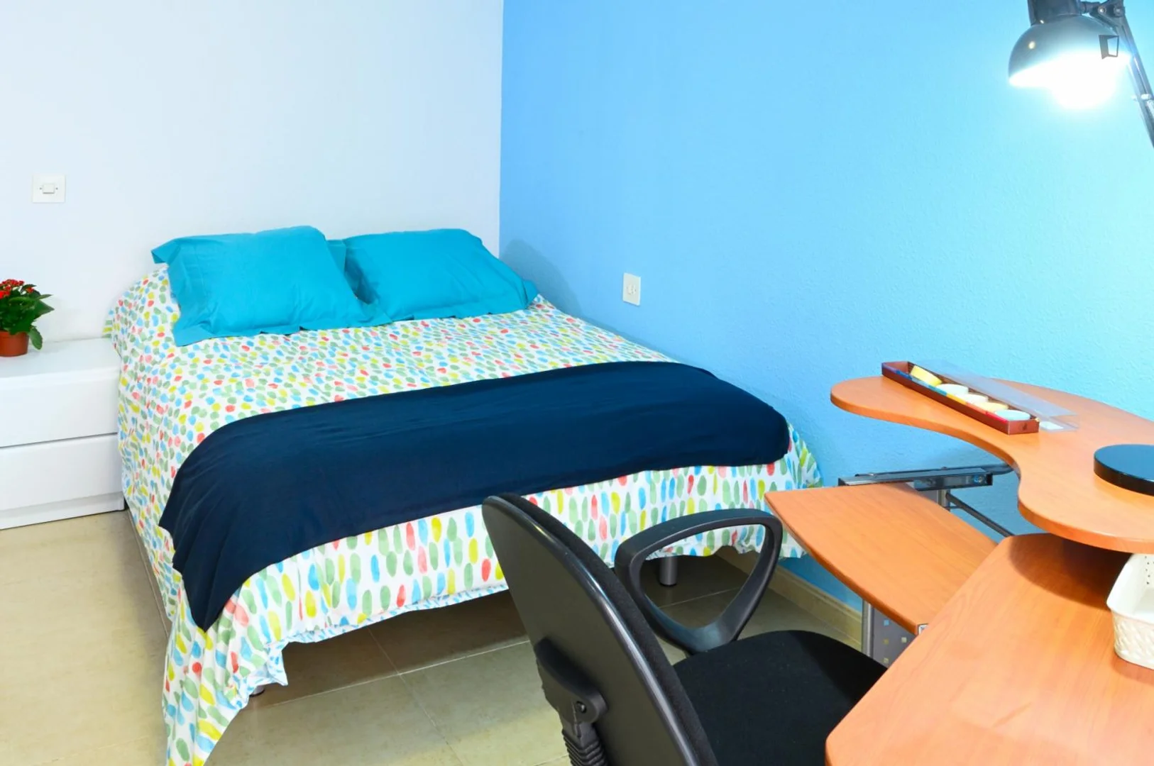 Bright and airy student room with easy university access in 