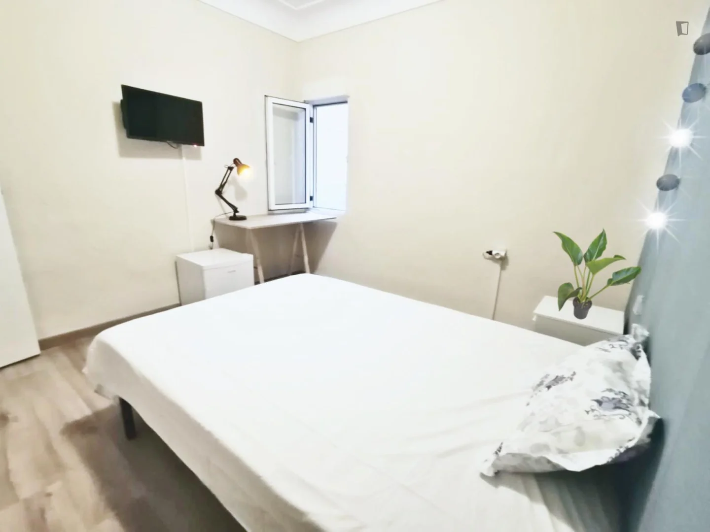 Habitación para estudiantes en  con área de estudio y facilidades compartidas