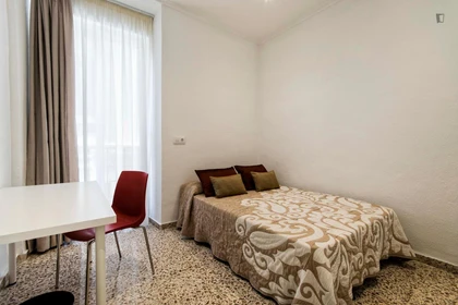 Alicante-alacant de çift kişilik yataklı kiralık oda