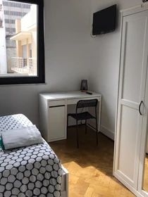 Chambre à louer avec lit double Aveiro