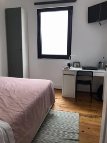 Chambre à louer dans un appartement en colocation à Aveiro