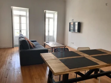 Zimmer mit Doppelbett zu vermieten Aveiro