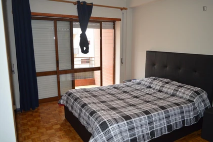Pokój do wynajęcia z podwójnym łóżkiem w Braga
