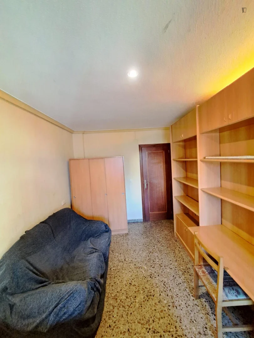Quarto de estudante económico com localização conveniente em
