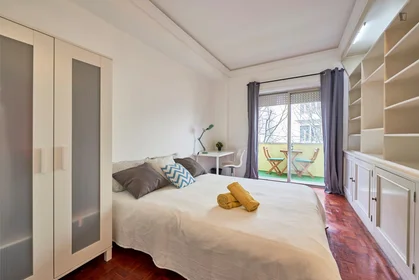 Quarto privado em Rua Sampaio e Pina, imagem 1 de 20