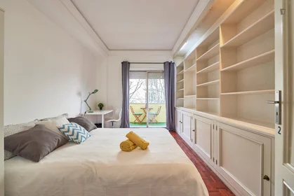 Quarto privado em Rua Sampaio e Pina, imagem 2 de 20