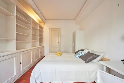Quarto privado em Rua Sampaio e Pina, imagem 4 de 20