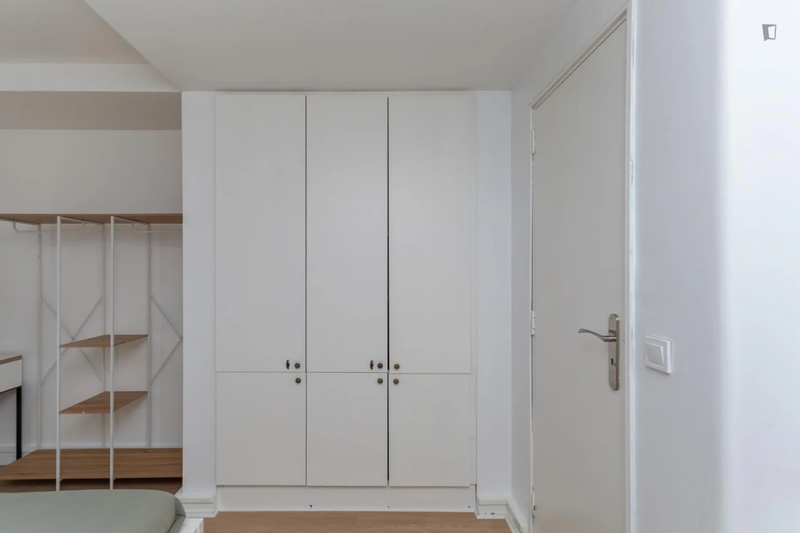 Quarto de estudante confortável e espaçoso em 