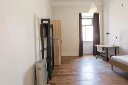 Stanza privata in Av. Almirante Reis, immagine 1 di 17