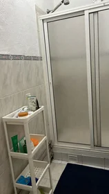 Stanza privata in Rua Eduardo Brazão, immagine 29 di 30