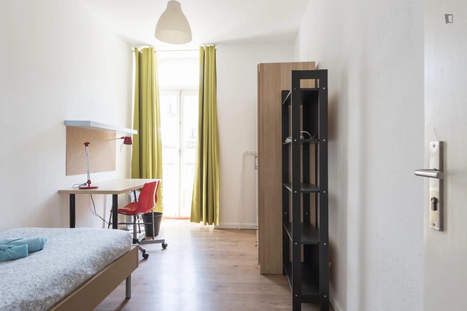 Helles und luftiges Studentenzimmer mit einfachem Zugang zur Universität in 