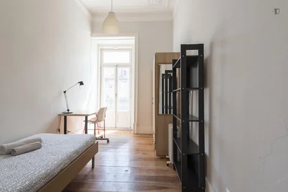 Stanza privata in Av. Almirante Reis, immagine 1 di 17