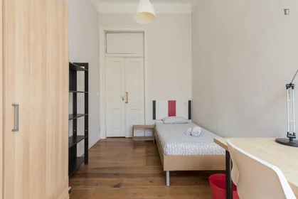 Stanza privata in Av. Almirante Reis, immagine 2 di 17