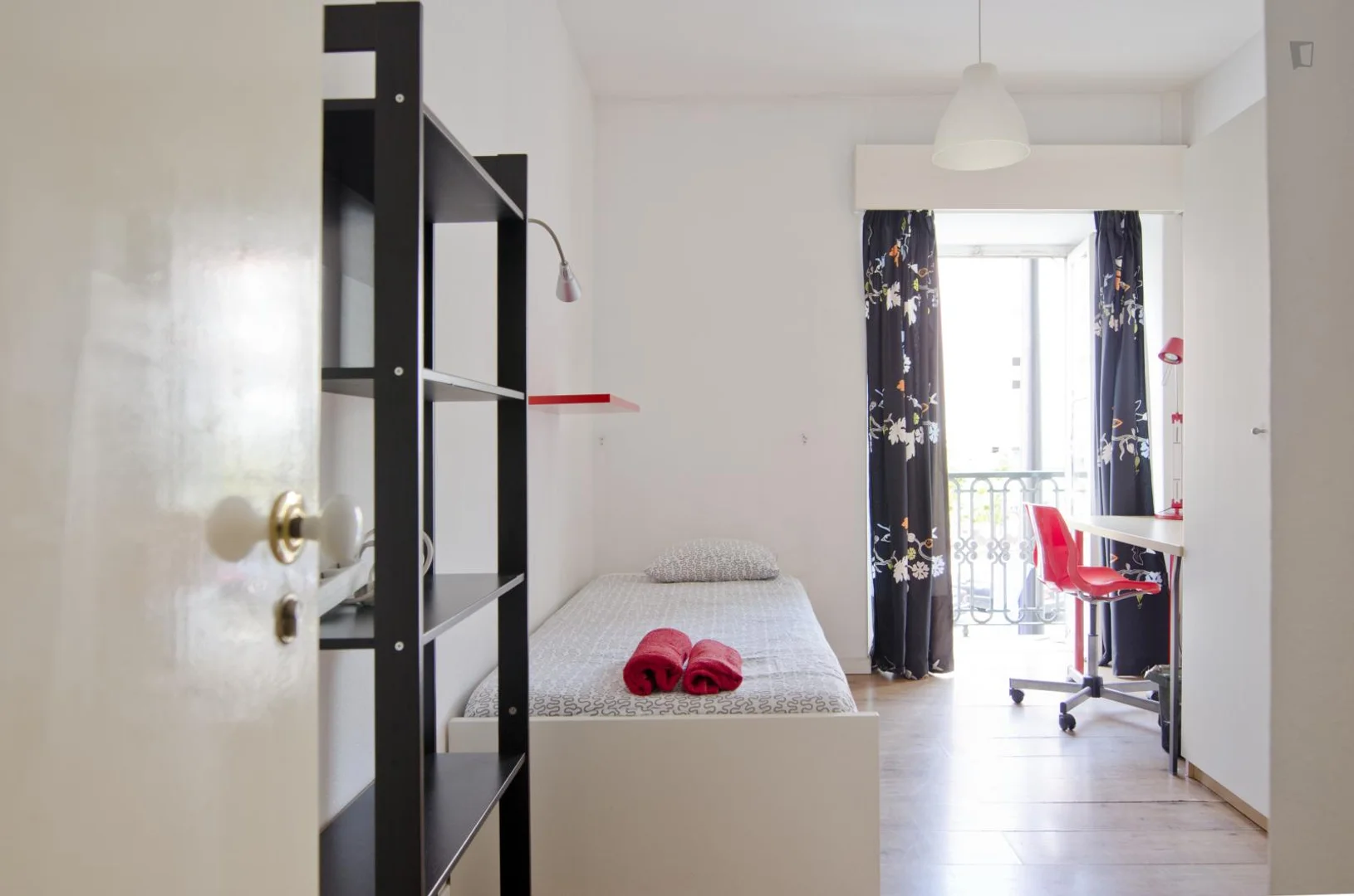Zimmer in Studentenwohnung in  zu vermieten, voll möbliert