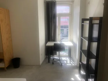 Private room at Avenida Almirante Reis, image 3 of 12