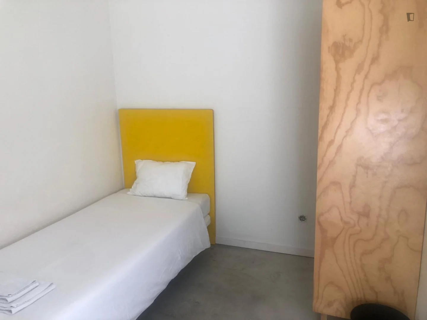 Student-friendly room in  with modern amenities