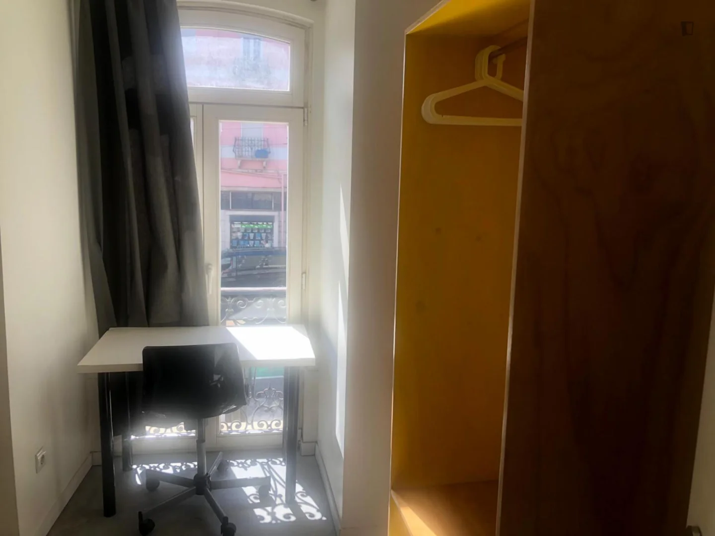 Comfortable and spacious student room in 
