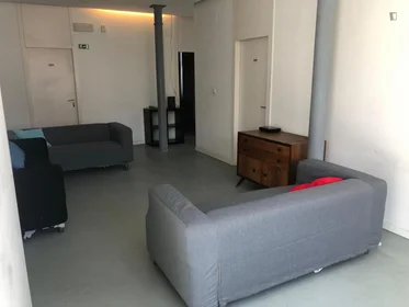 Private room at Avenida Almirante Reis, image 3 of 12