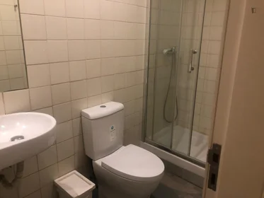 Private room at Avenida Almirante Reis, image 7 of 12