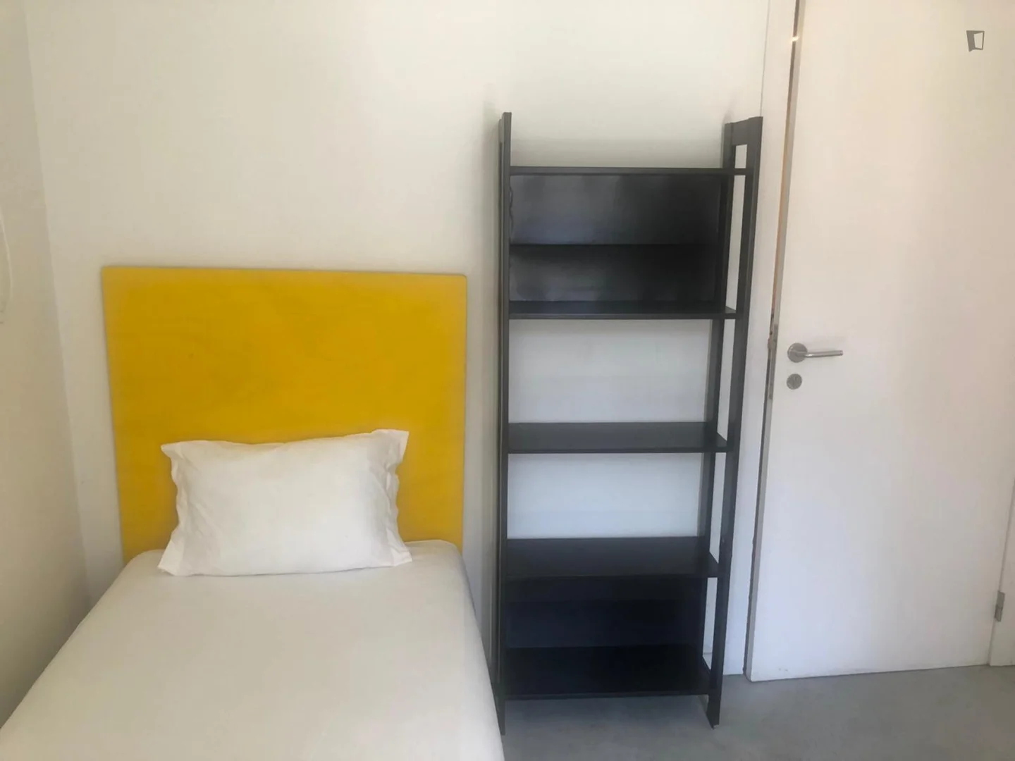 Budget-friendly student room close to campus in 
