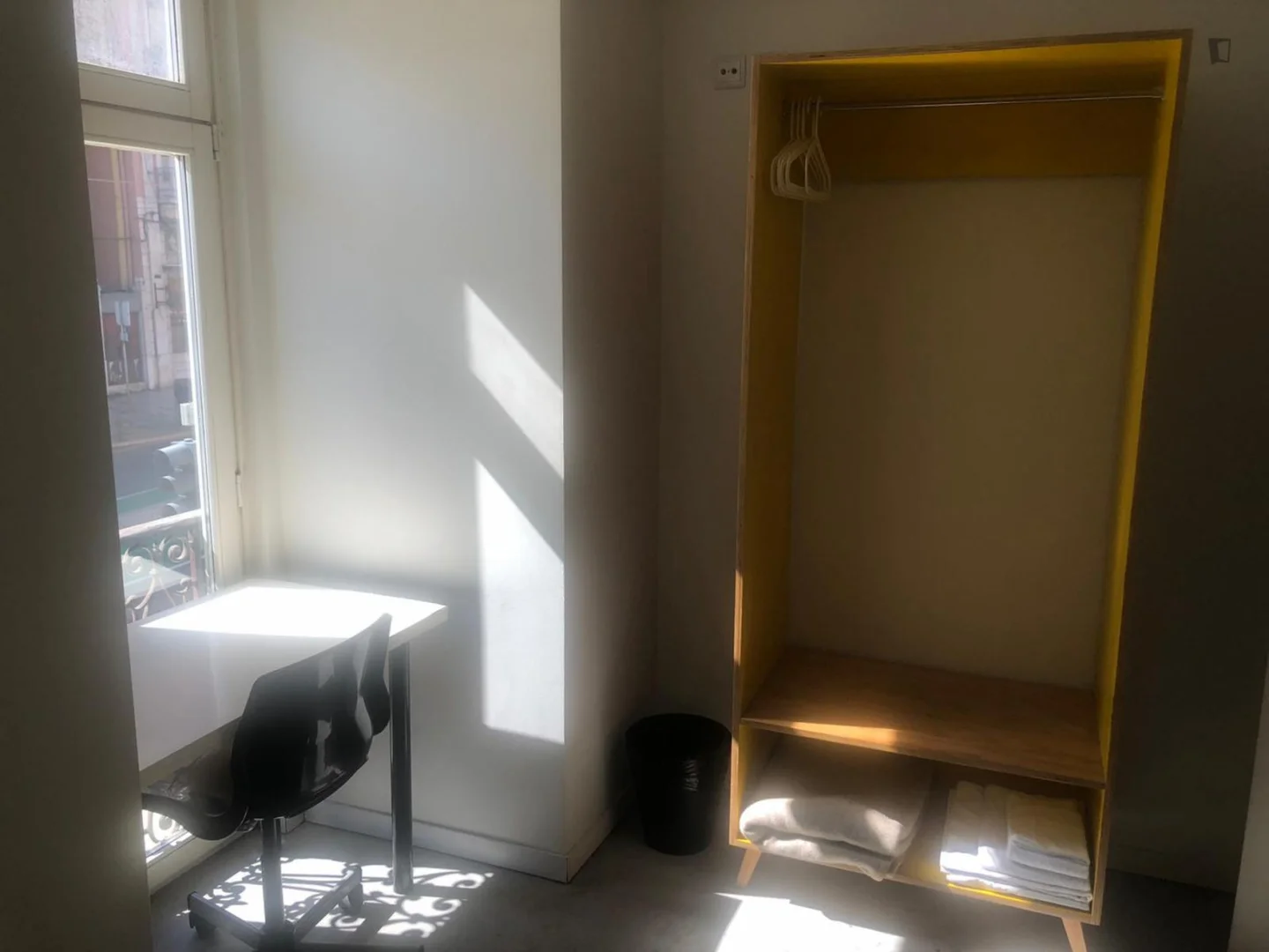 Comfortable and spacious student room in 