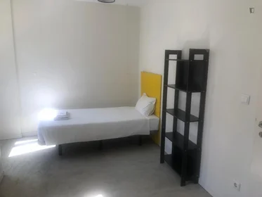 Private room at Avenida Almirante Reis, image 1 of 12