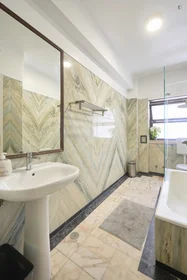 Stanza privata in Avenida Fontes Pereira de Melo, immagine 16 di 37